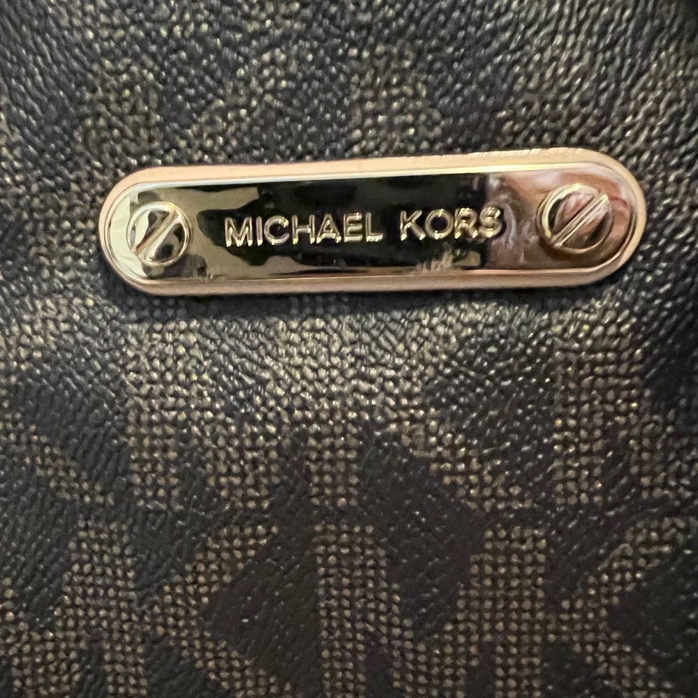 Michael Kors Large Convertible Shoulder Bag - Picture 8 of 9
